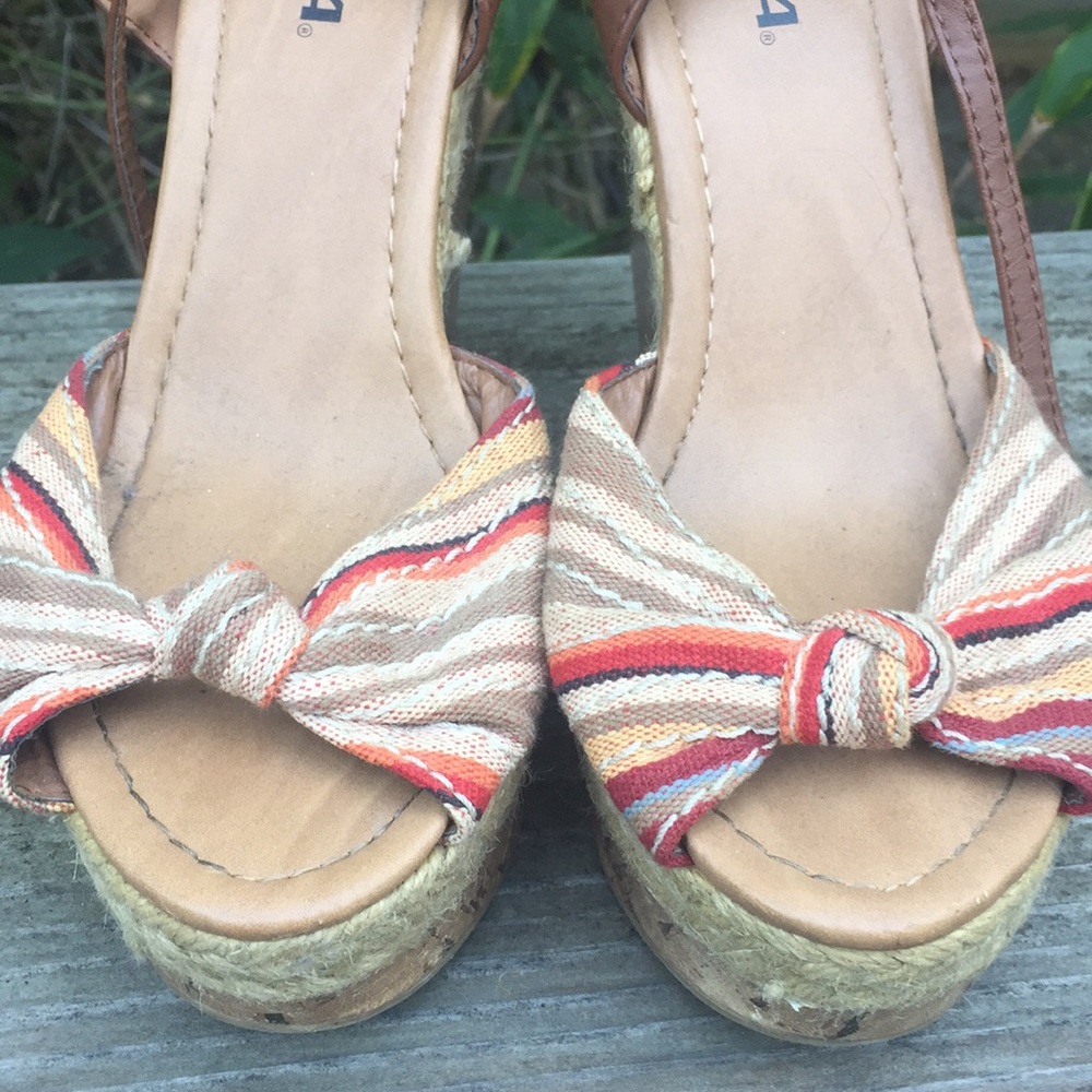 Wedge Heels - Picture 3 of 4
